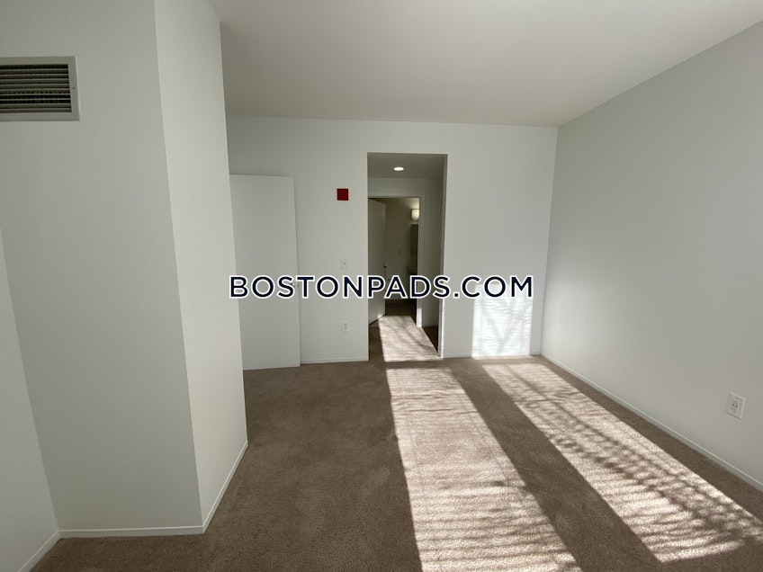 Boston - $4,816 /month