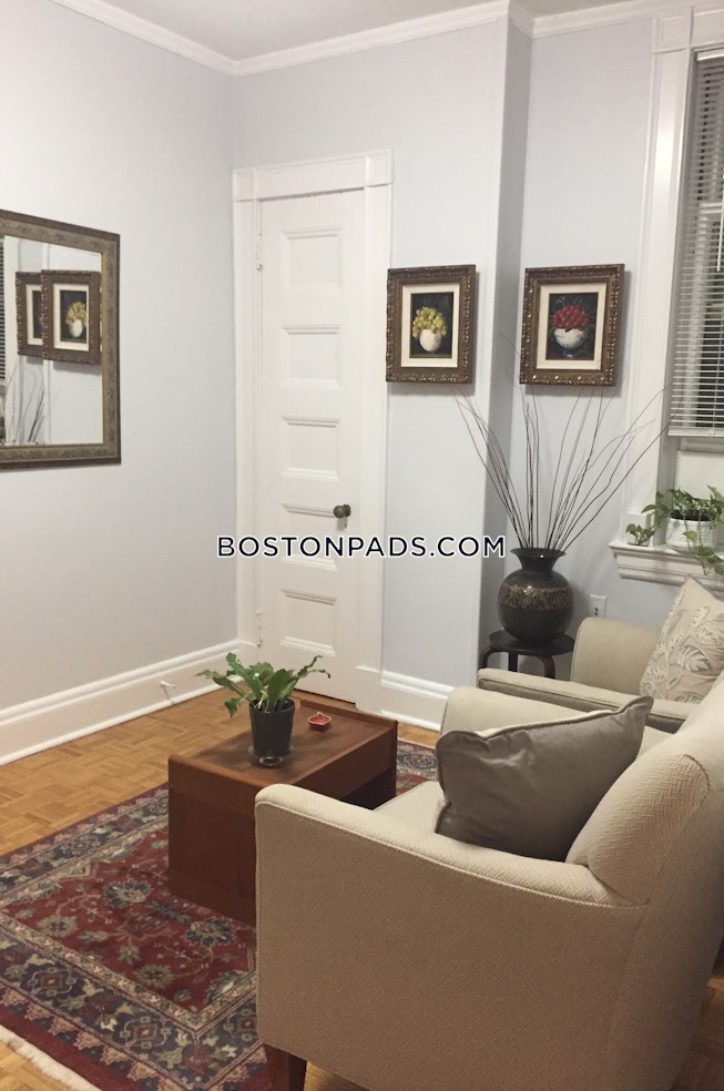 Boston - $2,400 /mo