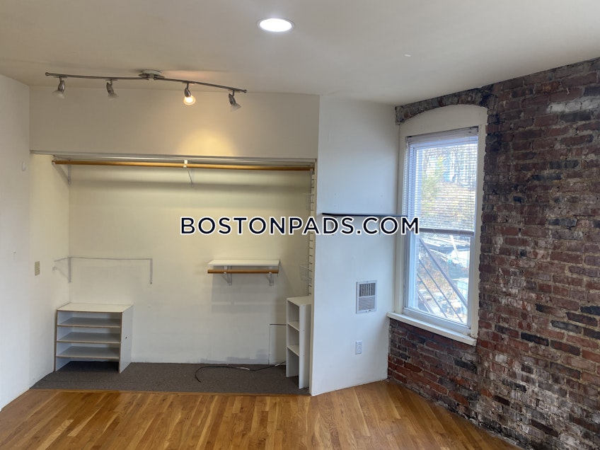 Boston - $2,900 /month