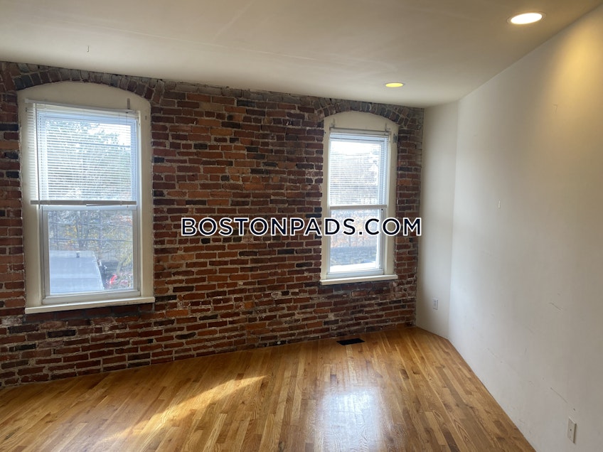 Boston - $2,900 /month