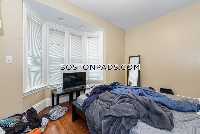 Boston - $4,950 /month