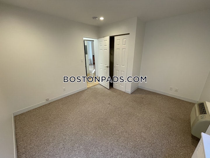 Camelot Ct. Boston picture 9