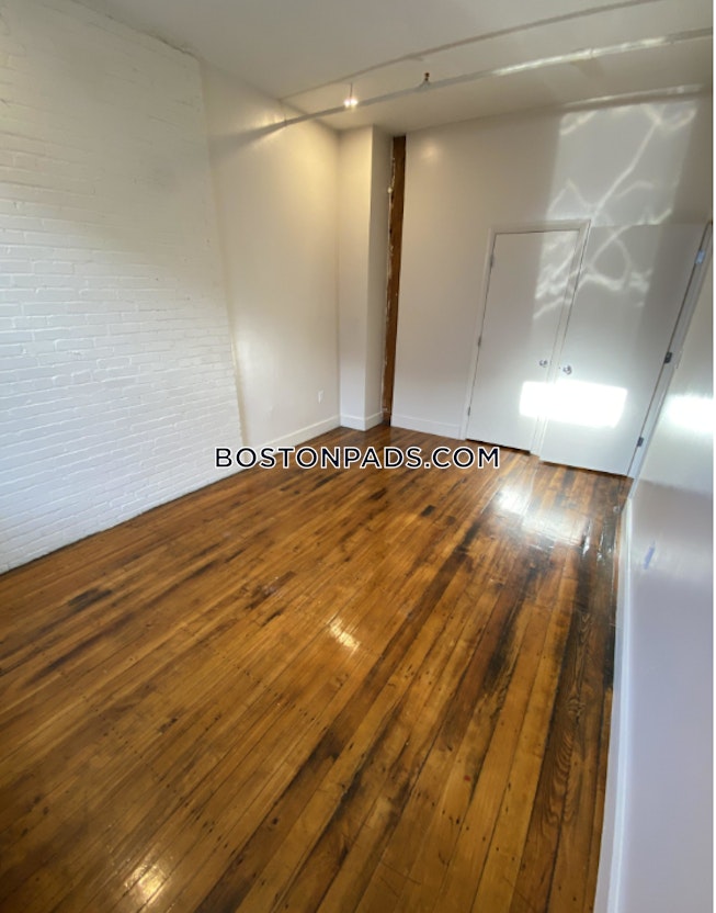 Boston - $4,200 /mo