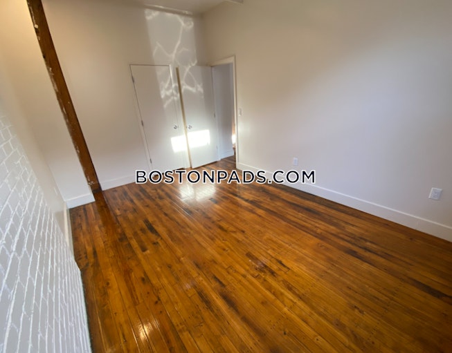 Boston - $4,200 /mo