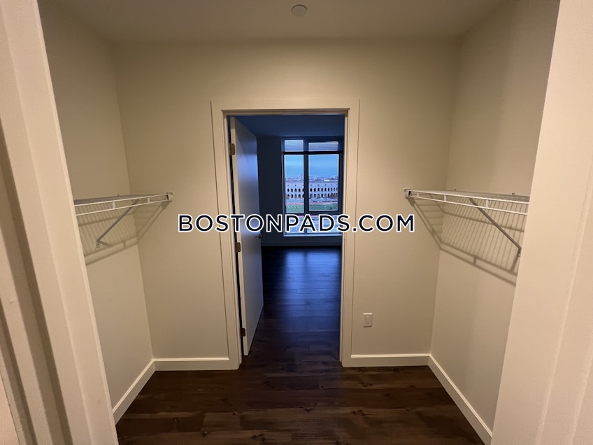 Boston - $3,092 /month