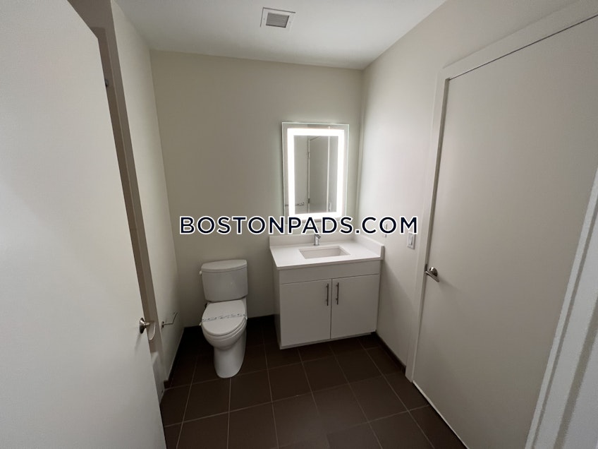 Boston - $3,092 /month