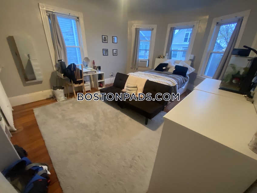 Boston - $4,600 /month