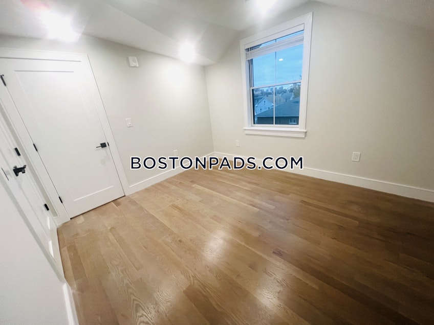 Boston - $5,525 /month