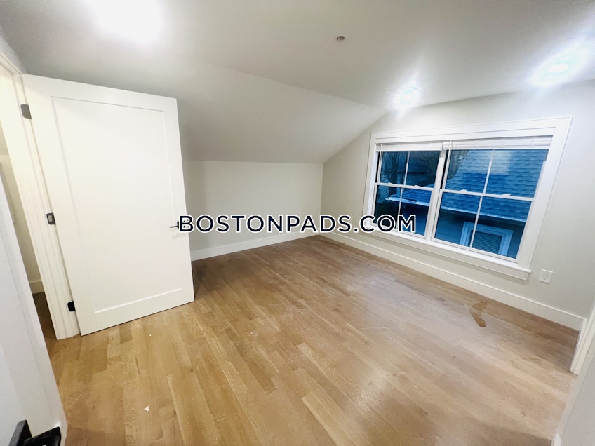Boston - $5,525 /month
