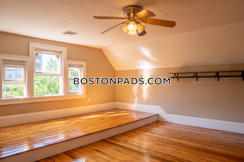 Boston - $9,100 /month