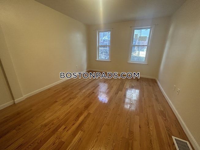 Boston - $2,900 /mo