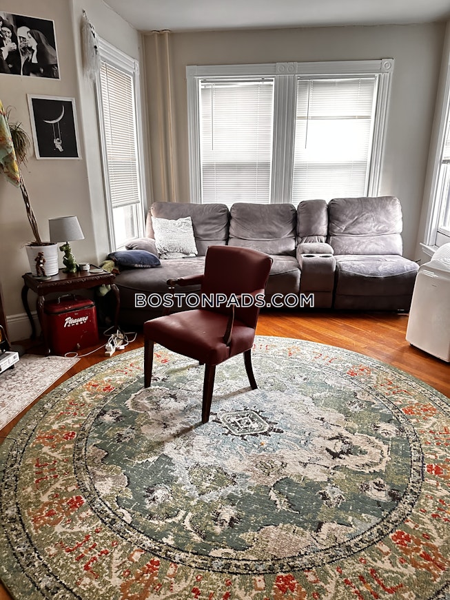 Boston - $5,200 /mo