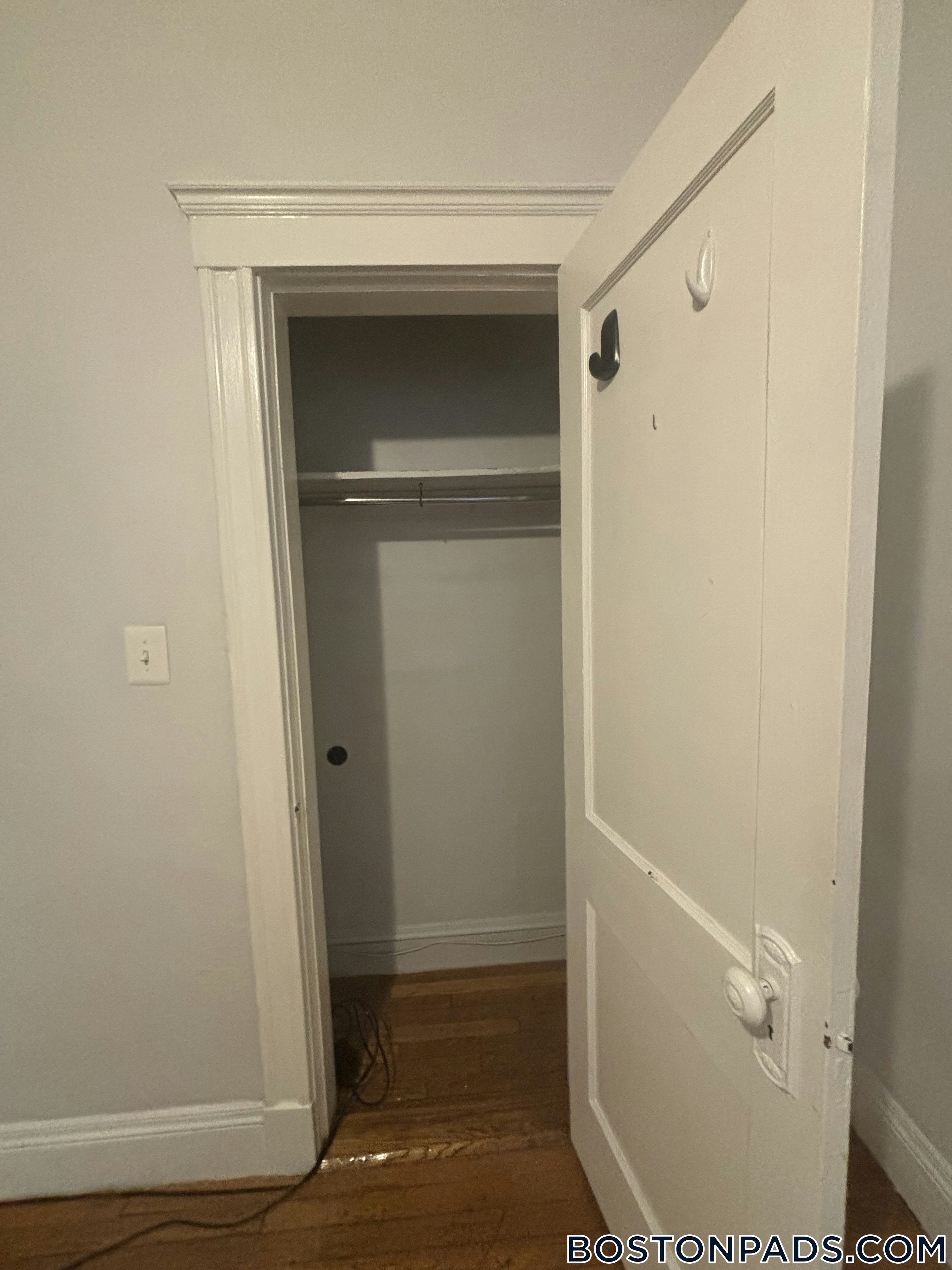 Cambridge - $2,800