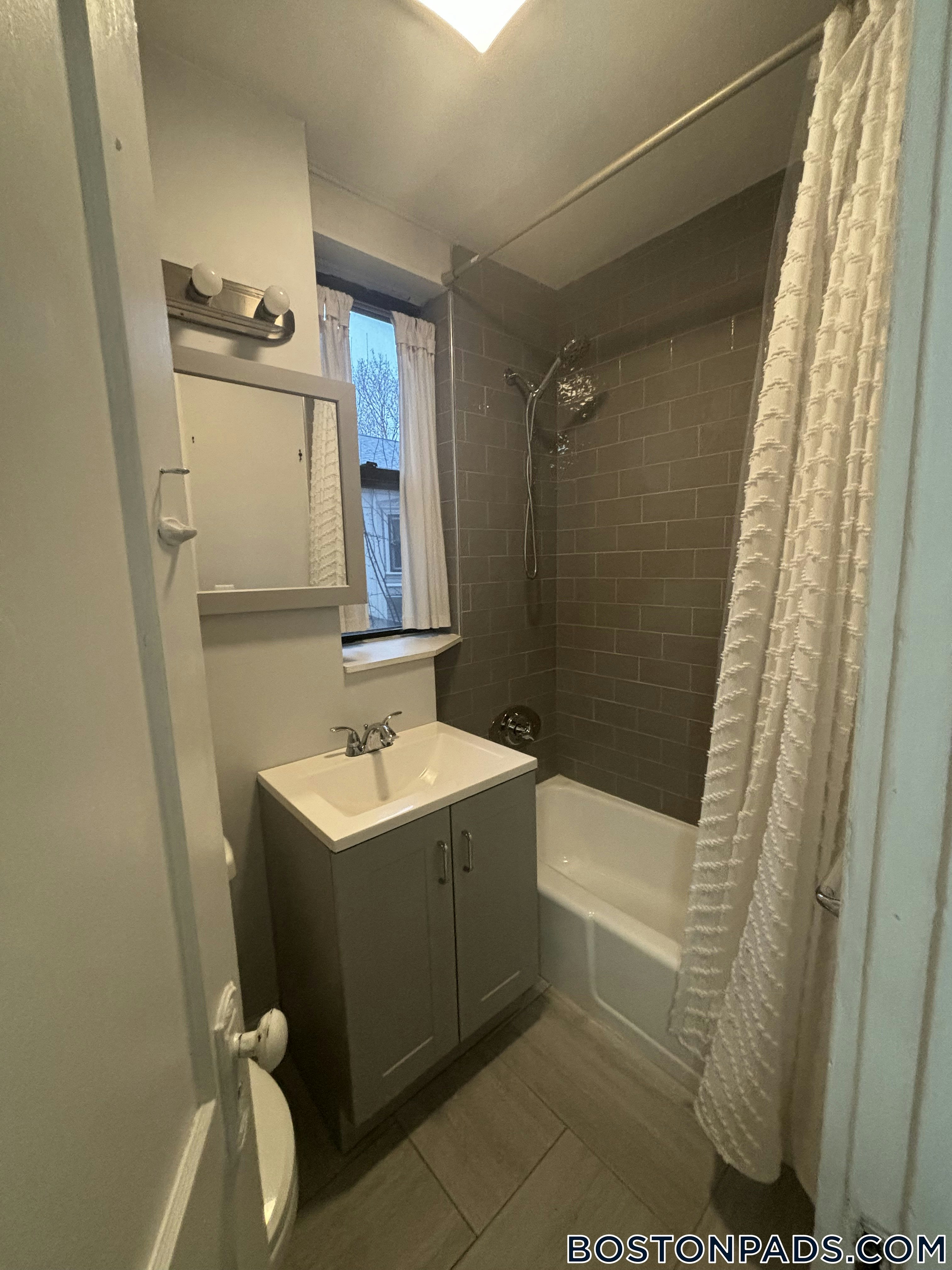 Cambridge - $2,800