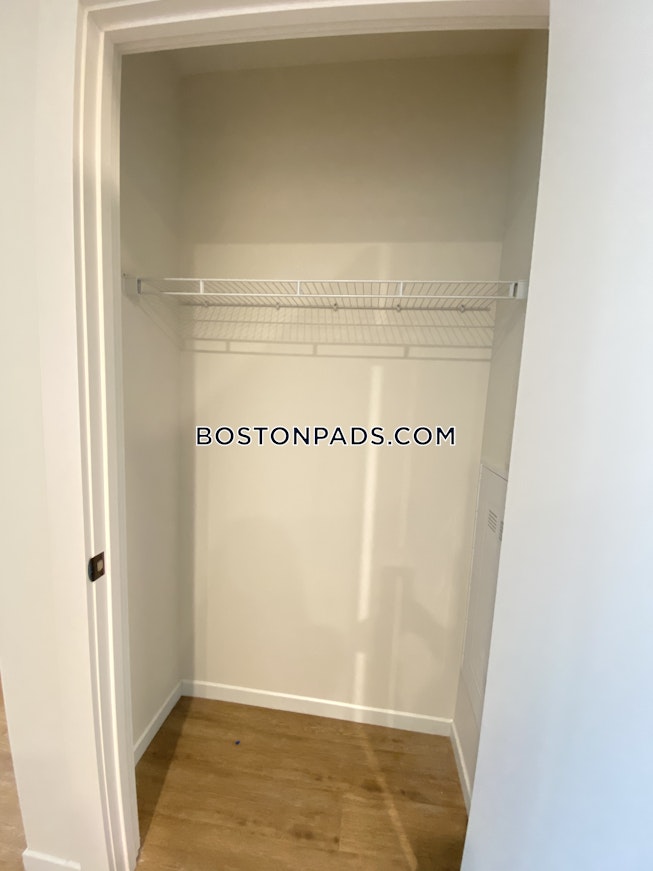 Boston - $5,876 /mo