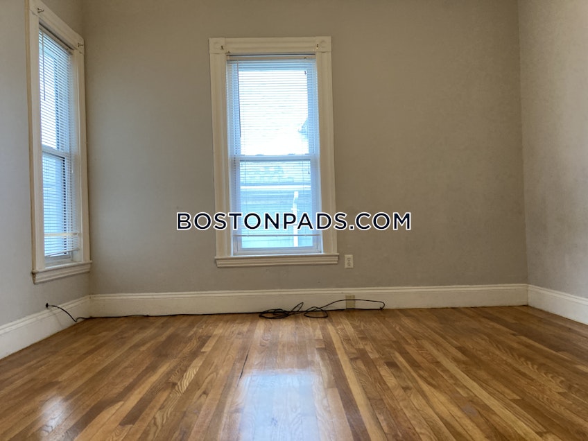 Boston - $3,425 /month