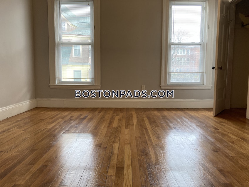 Boston - $3,425 /month