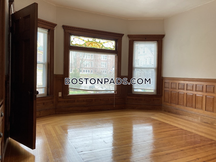 Boston - $3,425 /month