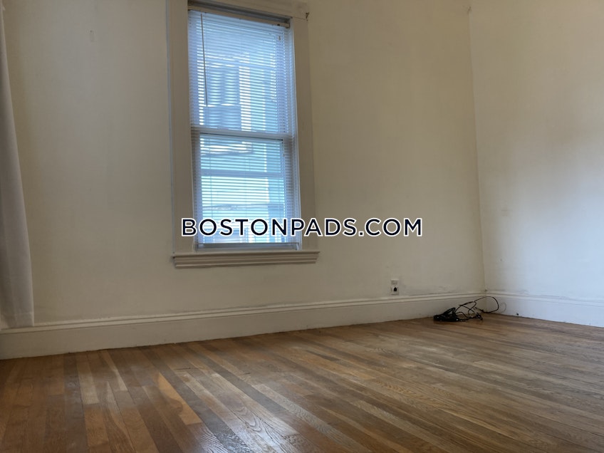 Boston - $3,425 /month