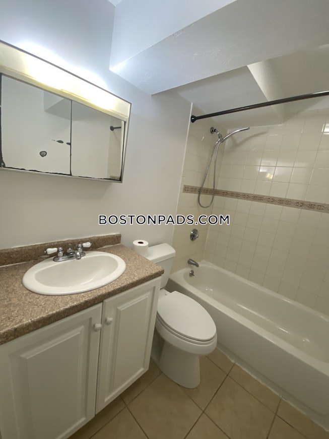 Boston - $2,950 /mo