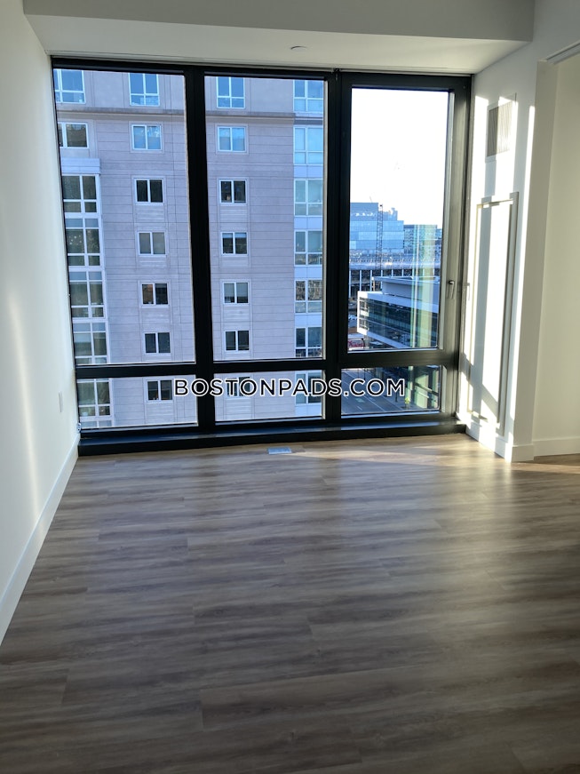 Boston - $8,420 /mo