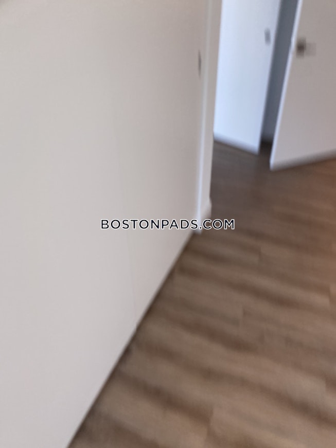 Boston - $8,420 /mo