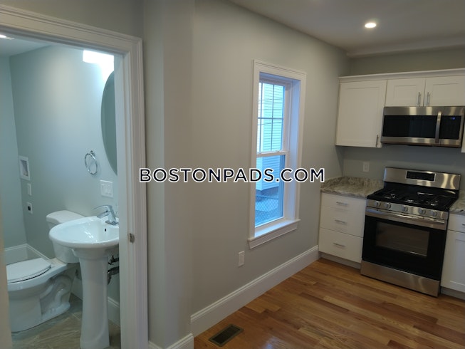 Boston - $2,990 /mo