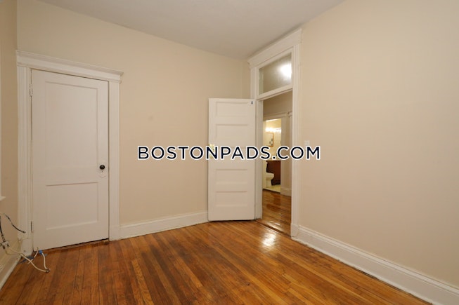 Boston - $3,200 /mo