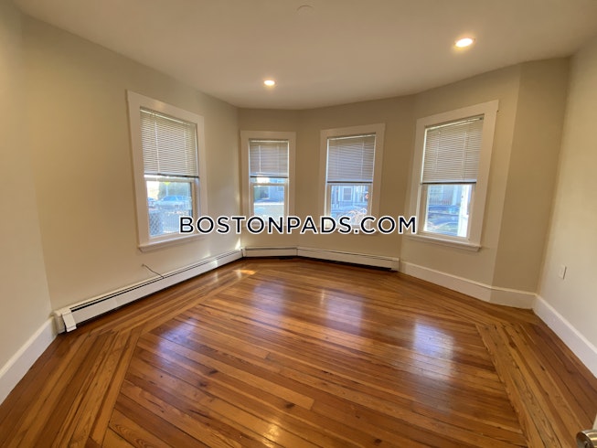 Boston - $2,370 /mo