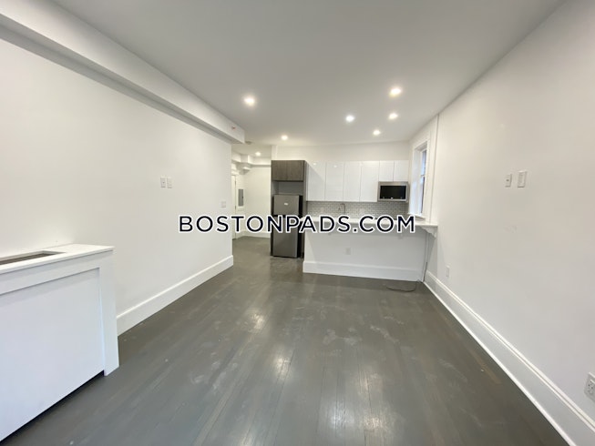 Boston - $2,800 /mo