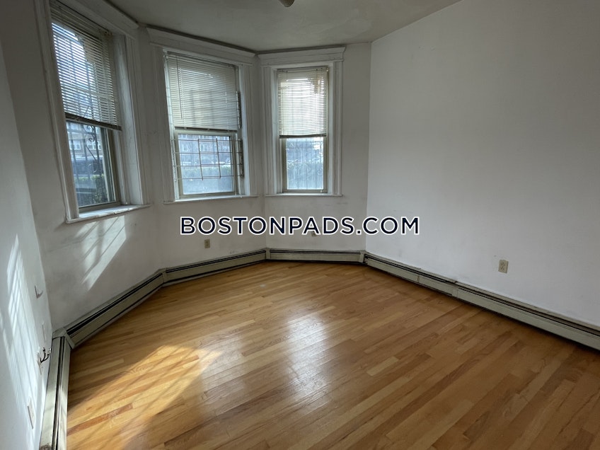 Boston - $1,175 /month