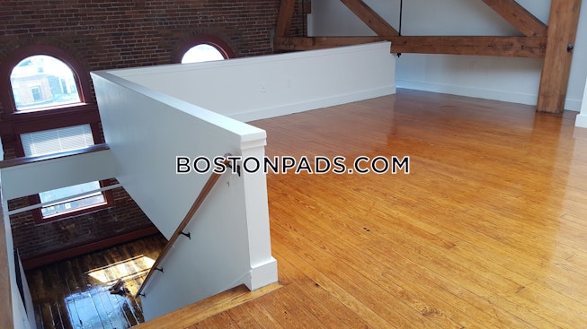 Boston - $3,300 /mo