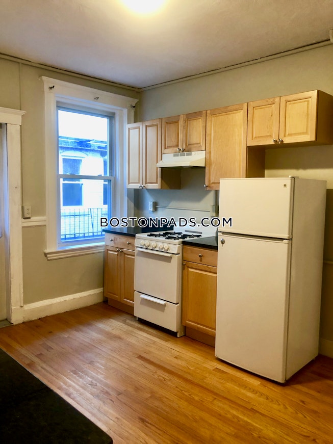 Boston - $2,950 /mo