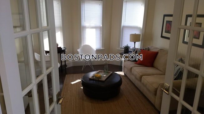 Boston - $2,999 /mo