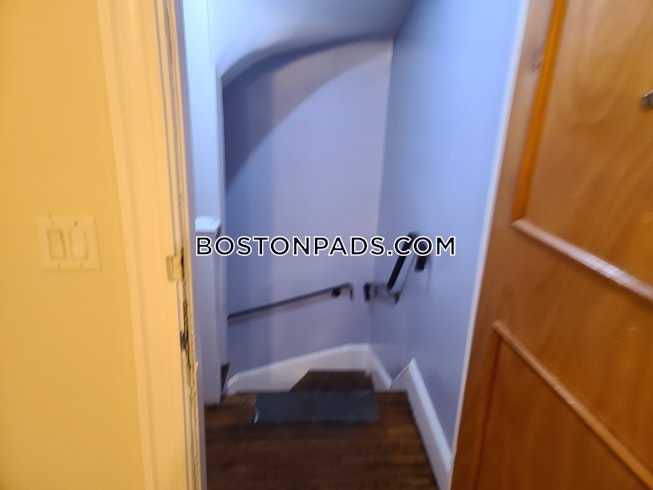 Boston - $2,600 /mo