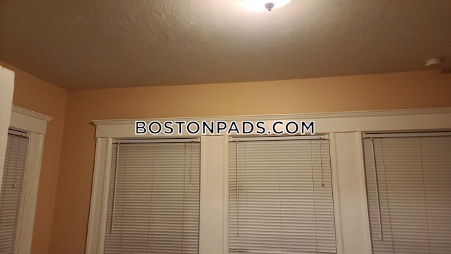 Boston - $2,600 /mo