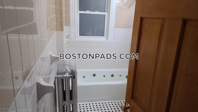 Boston - $2,600 /mo