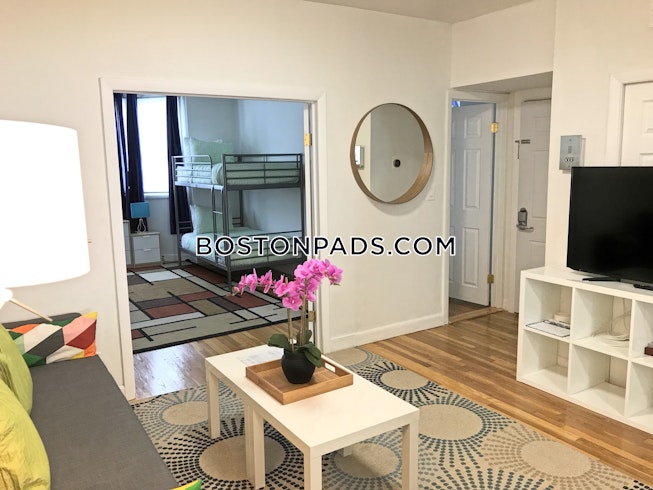 Boston - $3,900 /mo