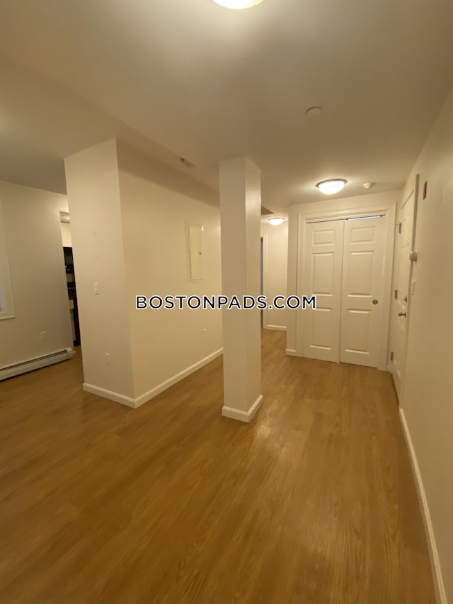 Boston - $3,096 /mo