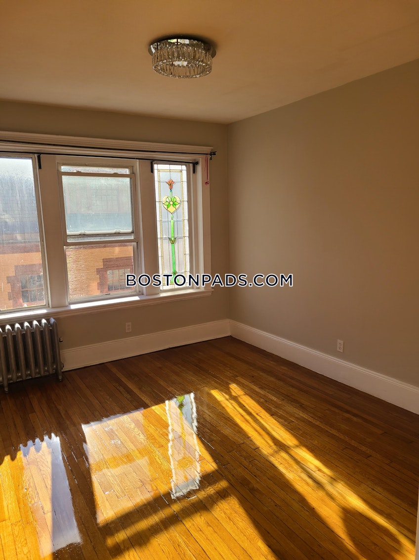 Boston - $2,590 /month