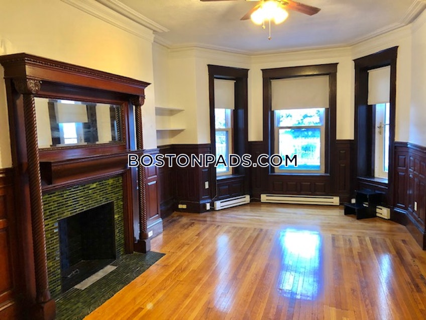 Brookline - $2,695 /month