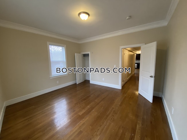 Boston - $4,400 /mo