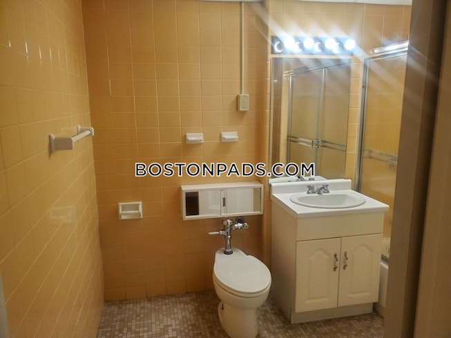 Boston - $2,450 /mo