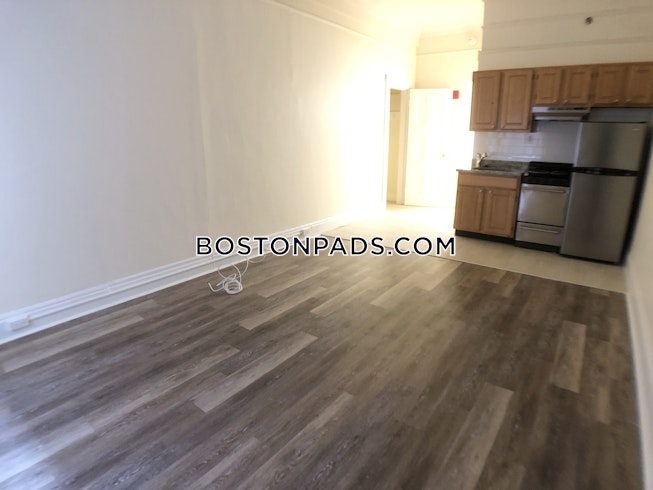 Boston - $2,500 /mo