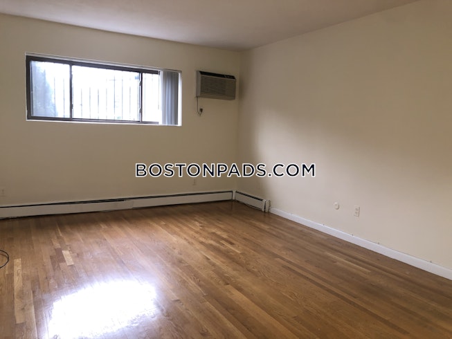 Boston - $1,600 /mo