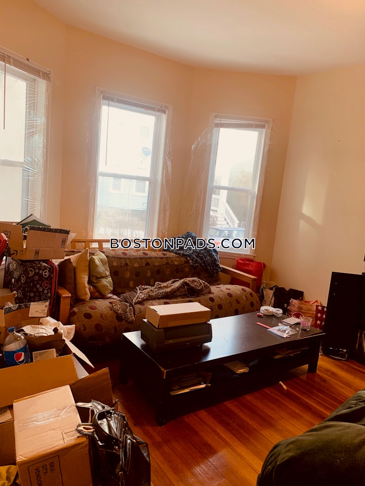 dorchester-4-bedroom-1-bath-unit-boston-3800-3766068 