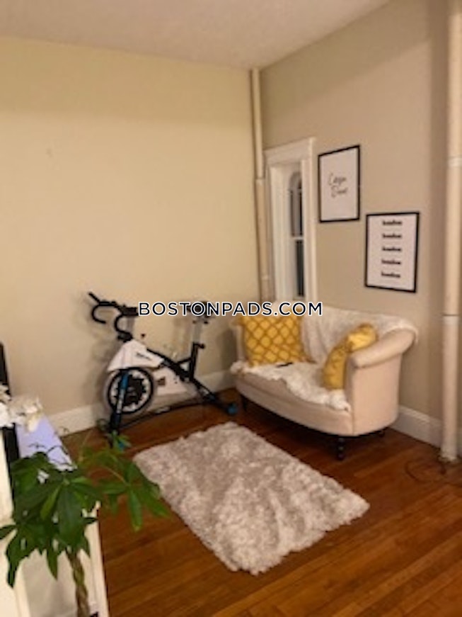 Boston - $3,100 /mo