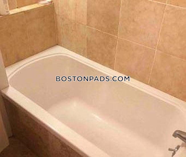 Boston - $4,000 /mo