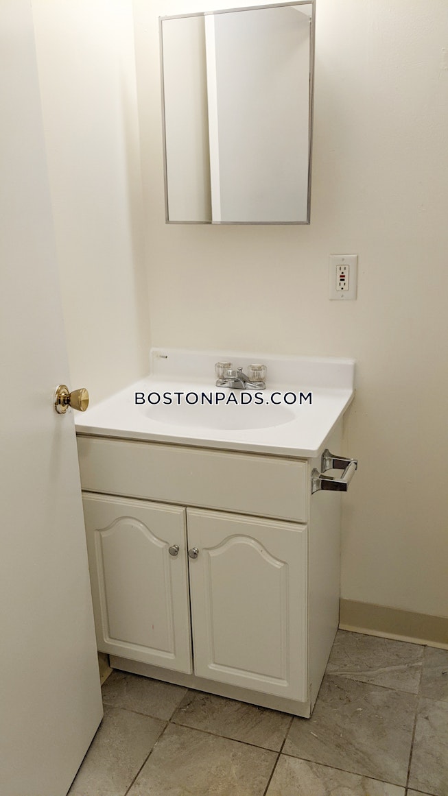 Boston - $3,100 /mo