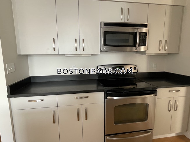 Boston - $2,700 /mo